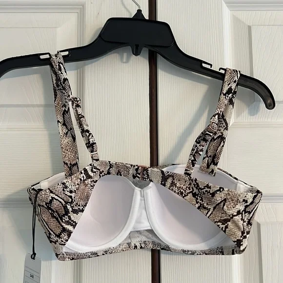 Brand new bikini, swim top - Picture 5 of 6